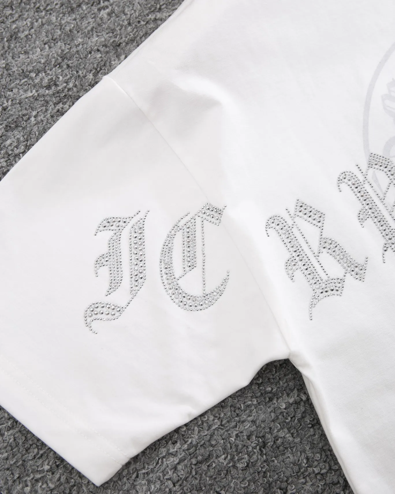 P190 💰 CHROME HEARTS hot-drilled short-sleeved T-shirt. High-end hot-drilled flower craftsmanship with front and rear logos. The fabric is comfortable and soft, with high-end washing. The ribs are custom-dyed in the same vat. Three standards are complete, the official website is synchronized, and the original mold is opened. The same style for men and women. It is also a practical item that is necessary for daily use. Color: Black White Pink Size: S M L XL